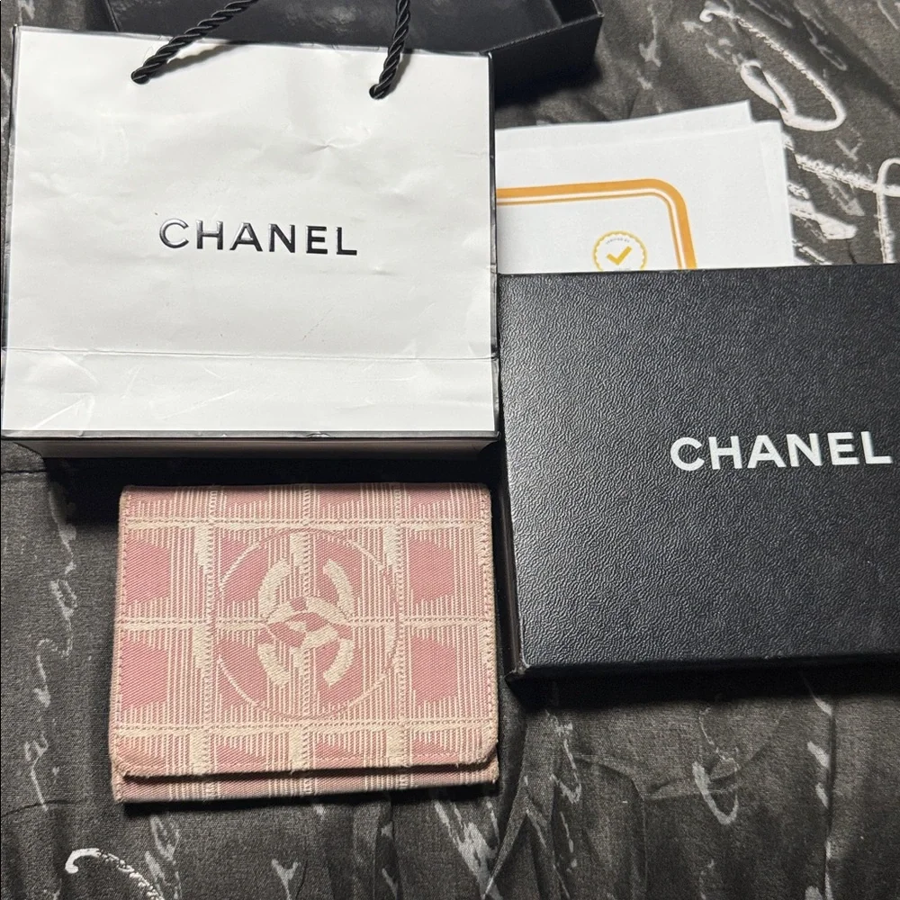 Chanel Pink Quilted wallet w/COA & bag